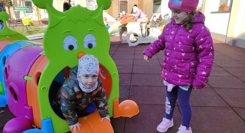 Hernyó alagutat is kaptak a Pálffy utcai óvodások