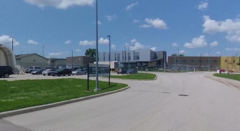 Betört a női börtönbe egy férfi, és megvert két rabot