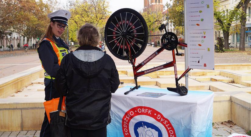 Light Friday Békéscsabán is – ajándékokkal várja a közlekedőket a rendőrség