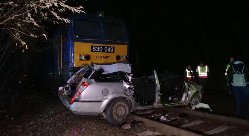 Fiatalok haltak meg a szentmártonkátai balesetben, közlekedési bírság elhalasztását ünnepelték