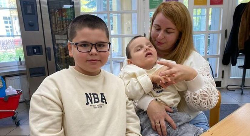 "Köszönöm, hogy él a gyermekem!" – A Kárpátalján élő beteg kicsiket támogatja a Jónak lenni jó! akció