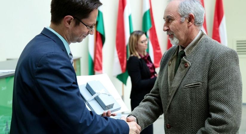 Díjazták megyénk legkiválóbb kormánytisztviselőit