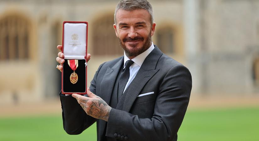 Óriási elismerést kapott, David Beckhamet lovagi rangra emelték