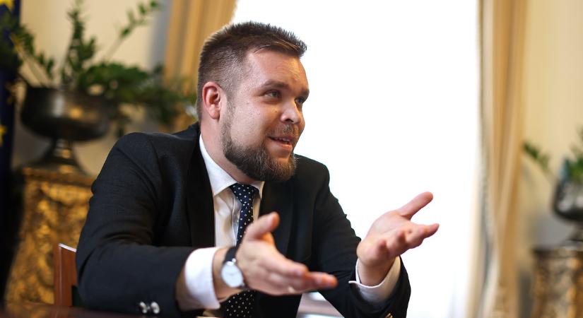 Pintér Bence polgármester vitázni hívta Győrbe Magyar Pétert és Orbán Viktort