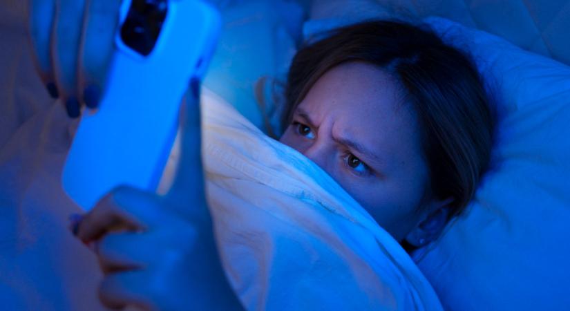 Ha a mobil magától bekapcsol éjjel, ez történik