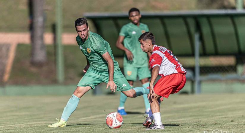 Kozármislenyből Brazíliába: élvezi a futballt a játékos