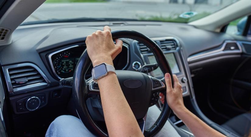 Parkoló autóban ülő nő előtt kezdett önkielégítésbe egy 34 éves férfi