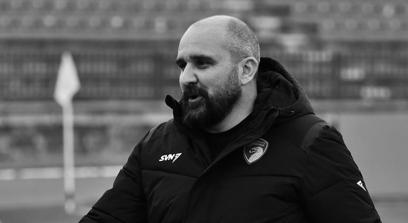 Kiderült: órákkal a halála előtt erre panaszkodott a meccs közben elhunyt tréner