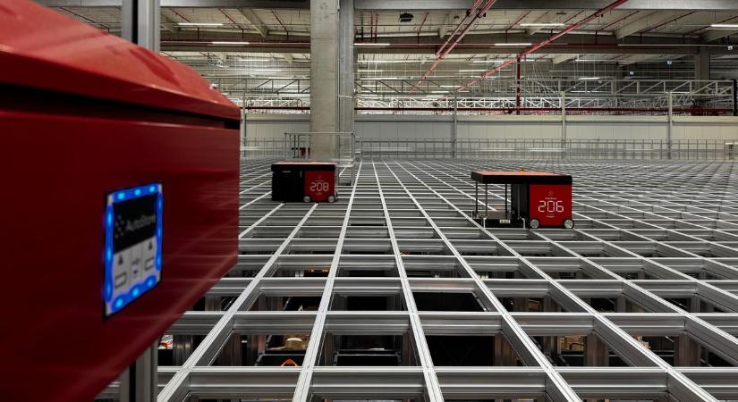 Robotok költöztek Biatorbágyra: bődületes, több tízmilliós beruházással rukkolt elő Kifli – csúcstechnológiával hasít az online szupermarket