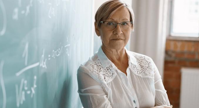 Angliában a 40 év feletti karrierváltók menthetik meg az oktatást