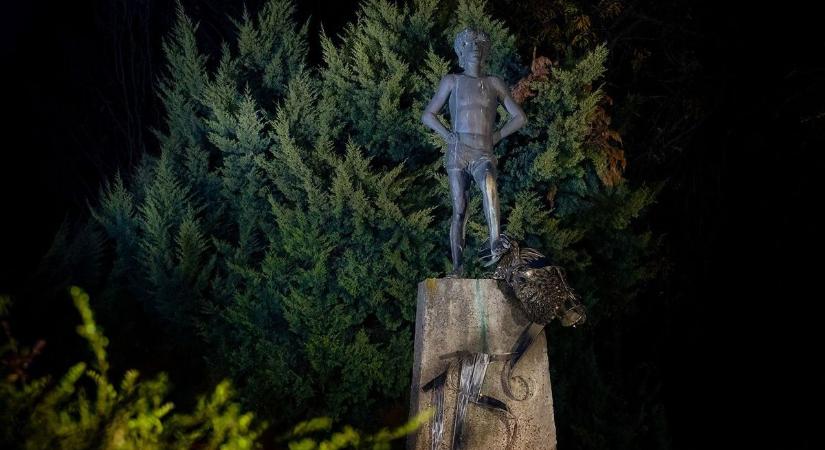 Hajdúböszörményben is fejet hajtottak a hősök előtt