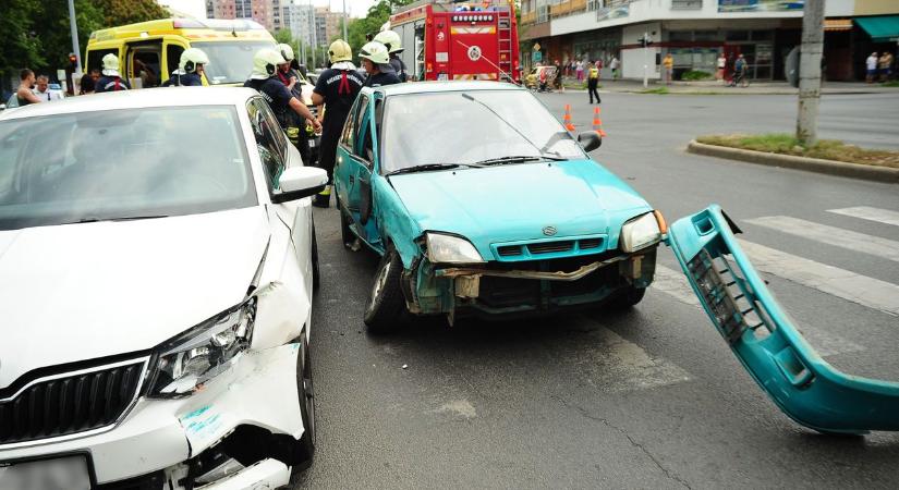 Súlyos baleset Siófokon, mentők a helyszínen
