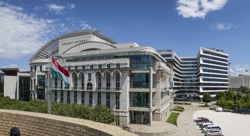 Újabb színészt ért nagy baj a Nemzetiben: agyvérzése volt a fiatal művésznek, mi történhetett?