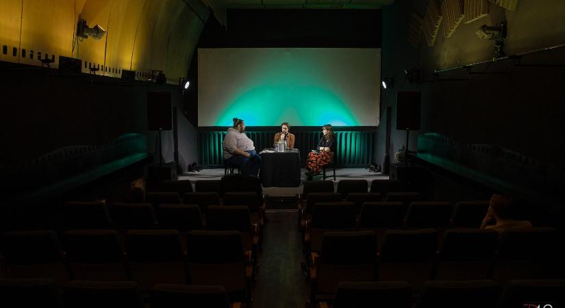 Tud-e kiáltványt írni egy mostani húszéves?