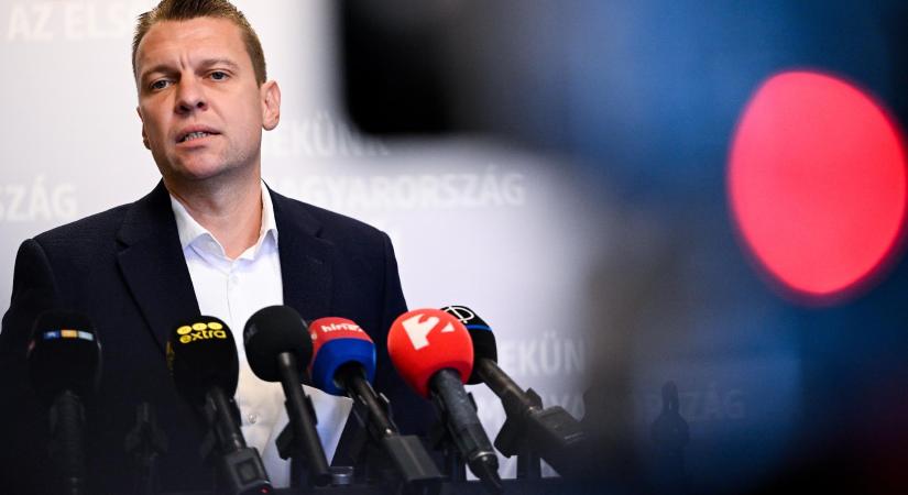 Menczer Tamás: 200 ezer magyar ember adata egy háborús kormánynál van, ami nemzetbiztonsági kérdés  videó