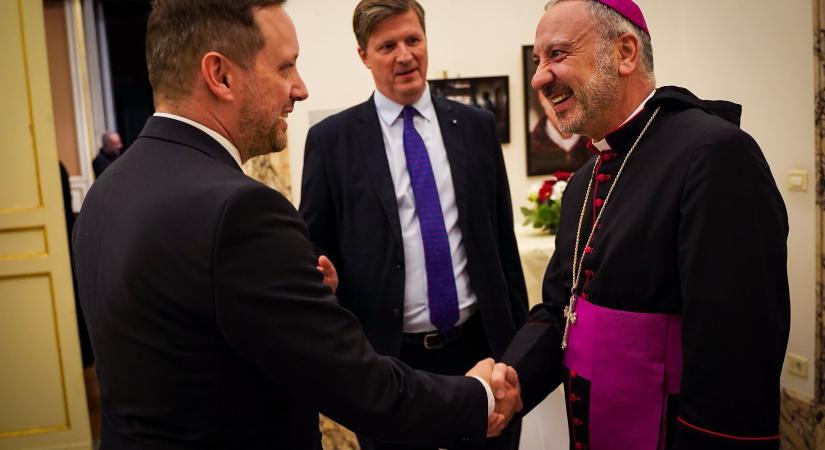 Elismerés a Vatikánból: a pápa igazolta a keresztényüldözés elleni magyar politikát