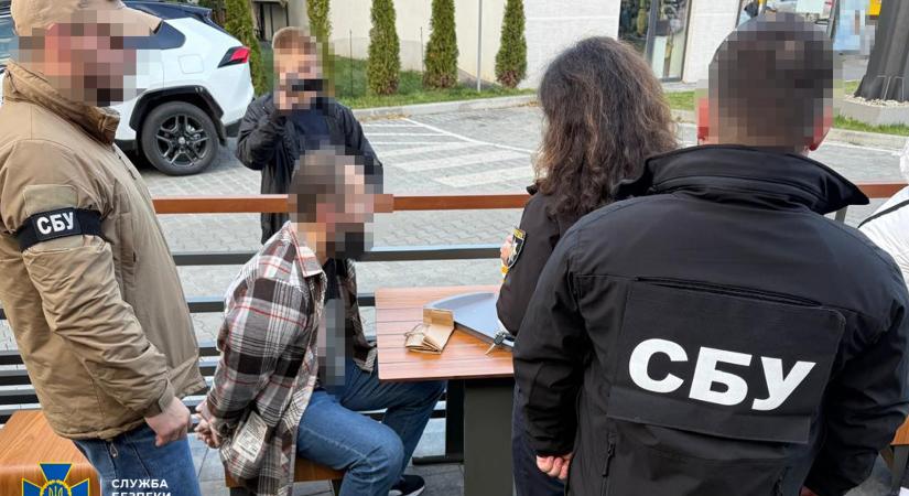 Kárpátalján letartóztattak egy védelmi minisztériumi tisztet, aki férfiakat juttatott illegálisan külföldre