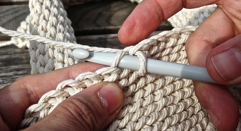 Horgolás, kert és Netflix – az új multitasking