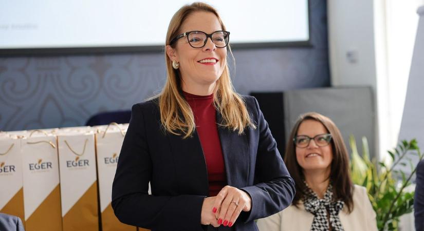 Egerben kezdte Balatoni Katalin a hevesi iskolaigazgatók mentorálását