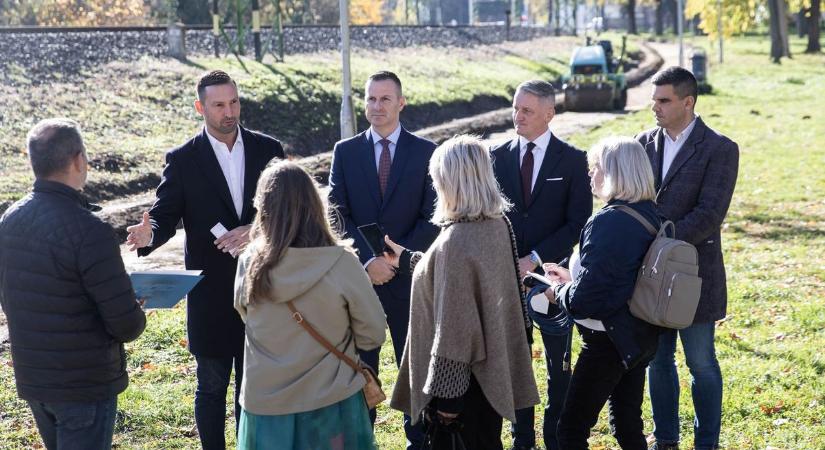 Rózsák százai bontják majd szirmukat a zalai ligetben, Gül baba is megirigyelhetné (galéria, videó)