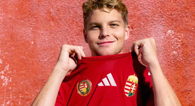 Itt a magyar labdarúgó-válogatott új meze, ebben célozza meg a vb-részvételt