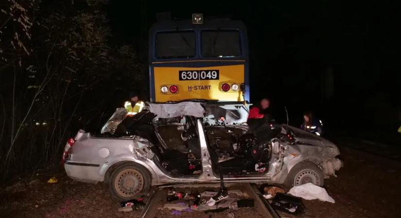 Szörnyű tragédia: Tokaj IC és autó ütközött, öten haltak meg