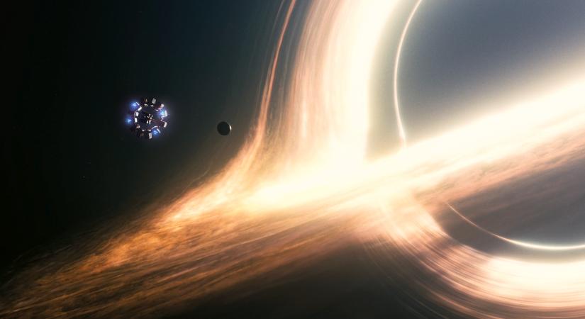 A tudósok egy olyan fekete lyukat fedeztek fel, ami 10 billió Nap fényével "világít", de megvan a magyarázat erre