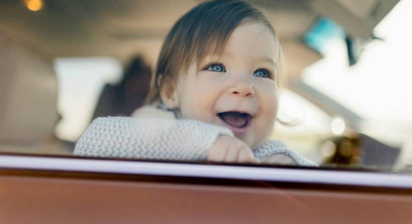 Egyéves gyerek zárta magára az autót Budakalászon – Nem hiszed el, mit művelt, míg kiszabadították