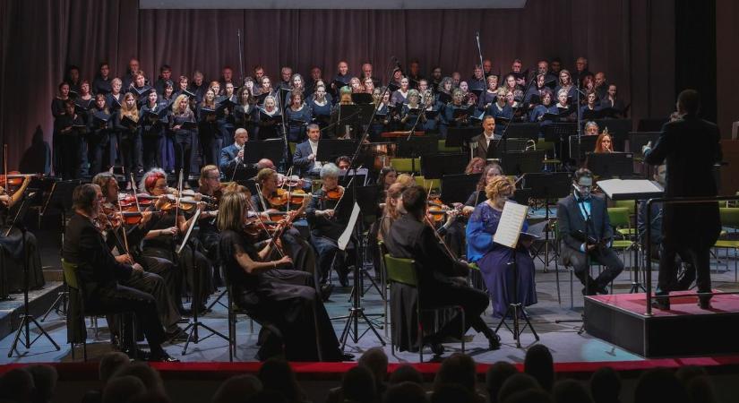 A gyász szépséggé nemesült: különleges koncertet adott a Szegedi Szimfonikus Zenekar – FOTÓK