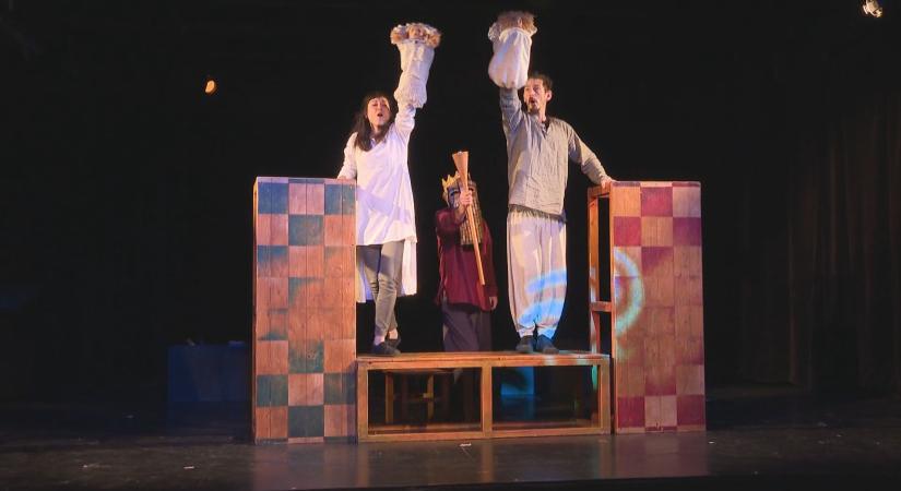 Jön a “Kivagy János” a Vaskakasban