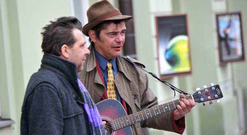Elhallgatott a gitár Kaposváron – meghalt a város Elvis-e