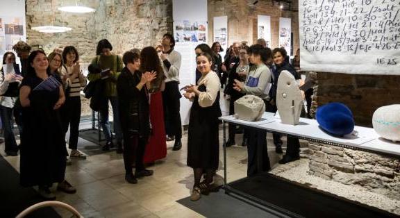 Összművészeti kísérőprogramok, tárlatvezetések és koncertek a Határtalan design kiállításon