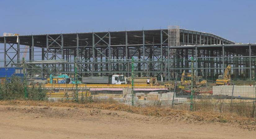 Reagált a BYD: nincs csúszás, év végén elindulnak Szegeden a gyártósorok