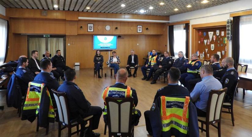 Gyermekvédelmi előadásokon vettek részt a hajdú-bihari rendőrök