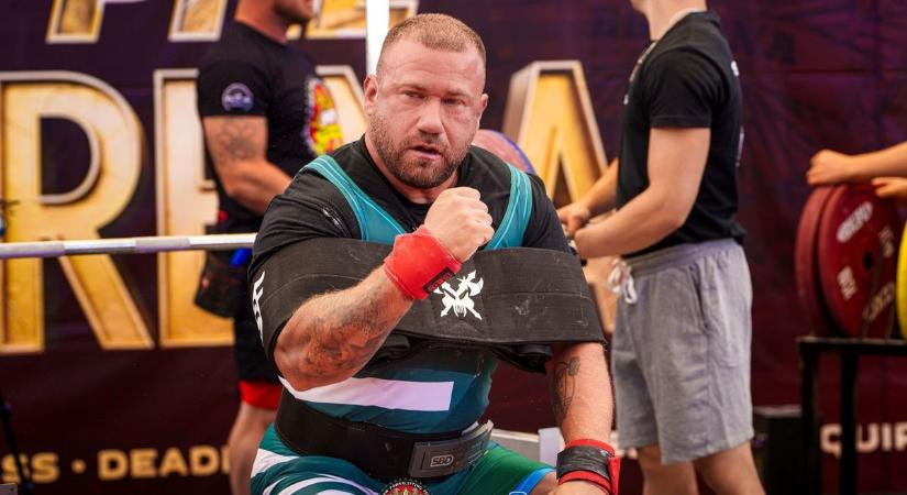 A nappaliból a világbajnoki dobogóig: 300 kilós világcsúccsal lett bajnok az esztergomi versenyző