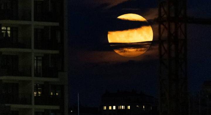 Egy optikai illúzió miatt tűnik óriásinak a szuperhold