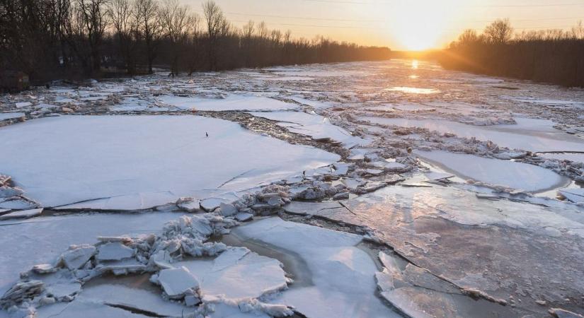 Az Életmentő Konvoj bevetésre készen áll, jöhet jeges árhullám, vagy hófúvás
