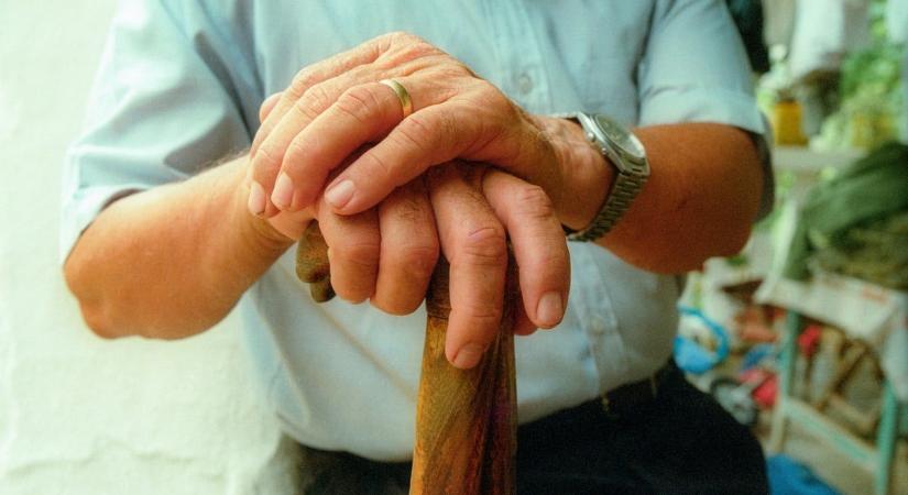 Így lesz lépésről lépésre a 14. havi nyugdíj, csak egy kis bibi van