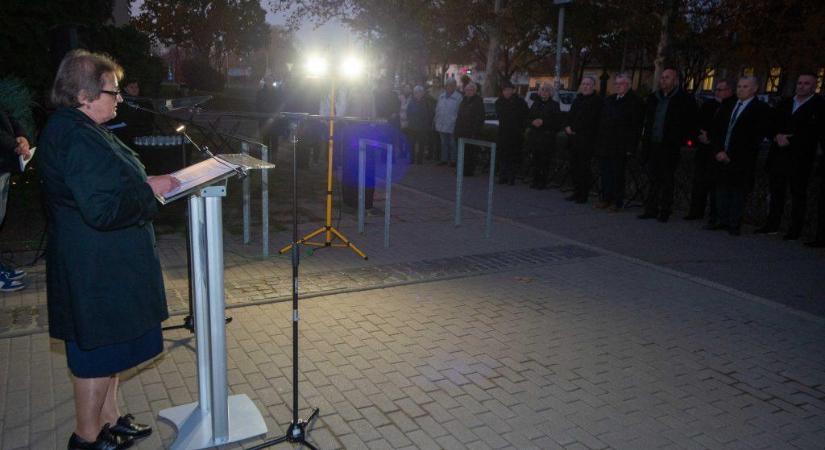 NEMZETI GYÁSZNAP – Gy. Gömöri Ilona ünnepi beszéde a városi emlékprogramon