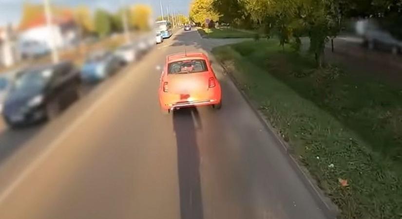 Többször büntetőfékezett, majd el akarta kapni – begurult a rolleresre az autós (videó)