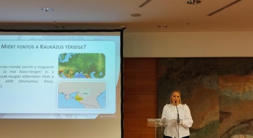 A hunoktól az Abákig egyenes az út