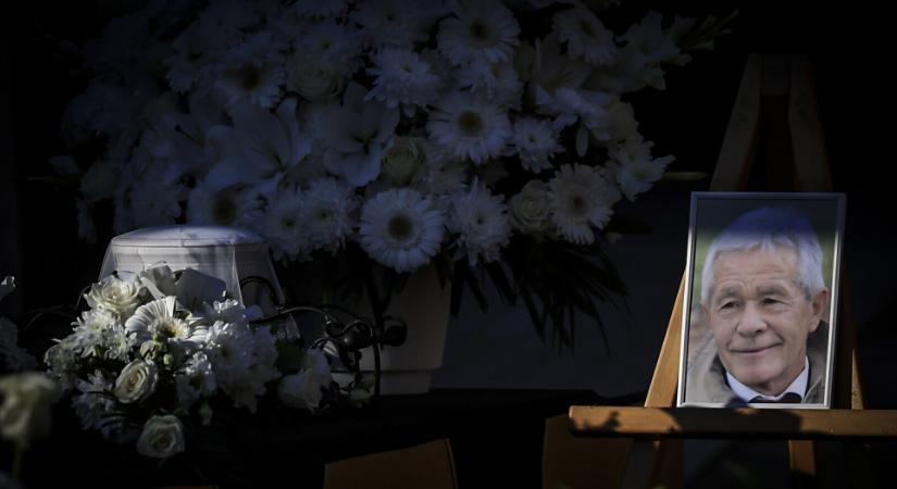 Eltemették Mezey Györgyöt, Csányi Sándor érzelemdús beszéddel búcsúzott