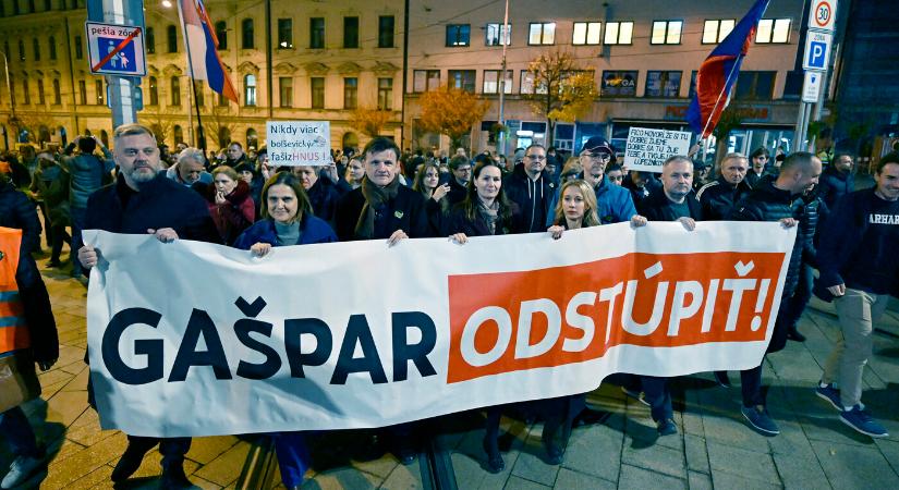 Ismét tüntettek Pozsonyban Pavol Gašpar távozását követelve
