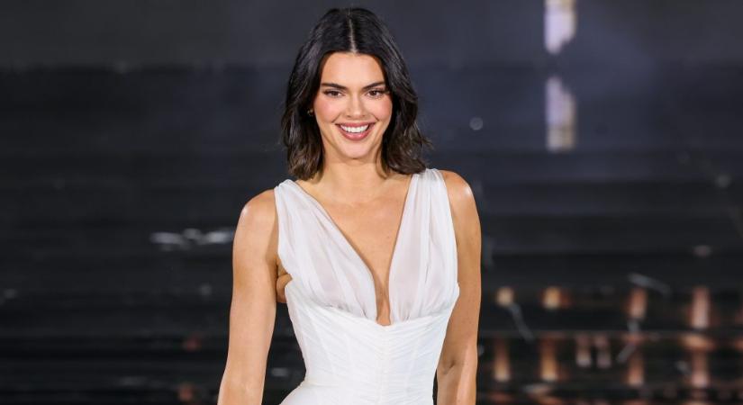Kendall Jenner ruhátlan képekkel örvendeztette meg a követőit