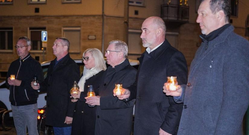 Az emlékezés mécsesei