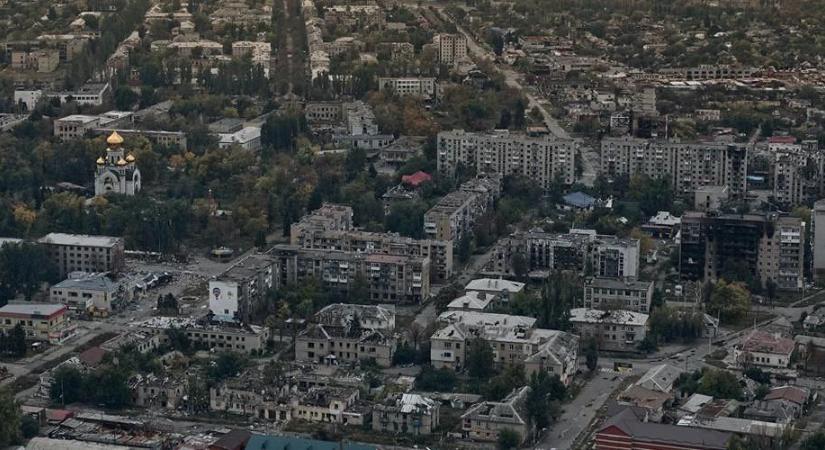 Küszöbön az ukrán katasztrófa: a védők magukra maradtak, a fegyver nem jut be, a sebesültek nem jutnak ki