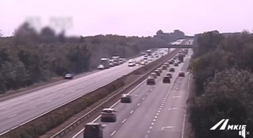 Videón az elképesztő baleset - csattant és megpördült az M7-esen, utána jött a meglepetés!