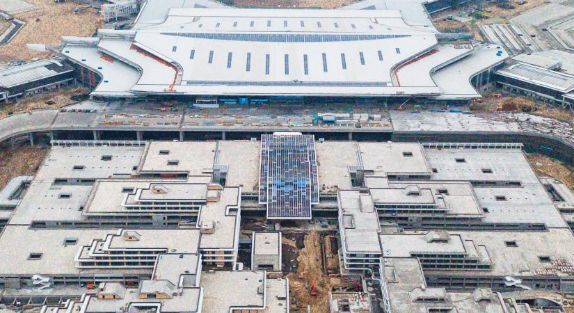 Tajvan aggódik, amiért Kína egy tajvani reptértől tíz kilométerre épít egy másikat