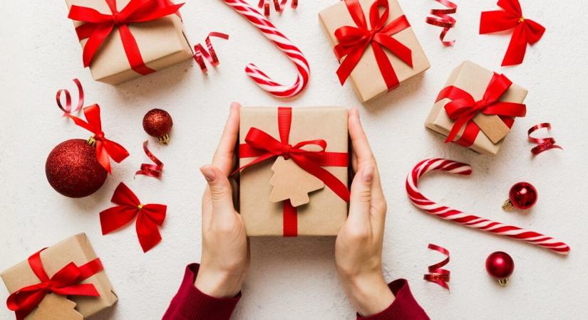 Előre odaadta a karácsonyi ajándékot a kislányának, de titkolta a férje elől