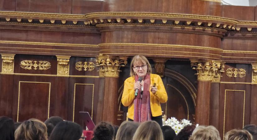 A változásról mint lehetőségről beszélt Dr. Tapolyai Emőke pszichológus Debrecenben